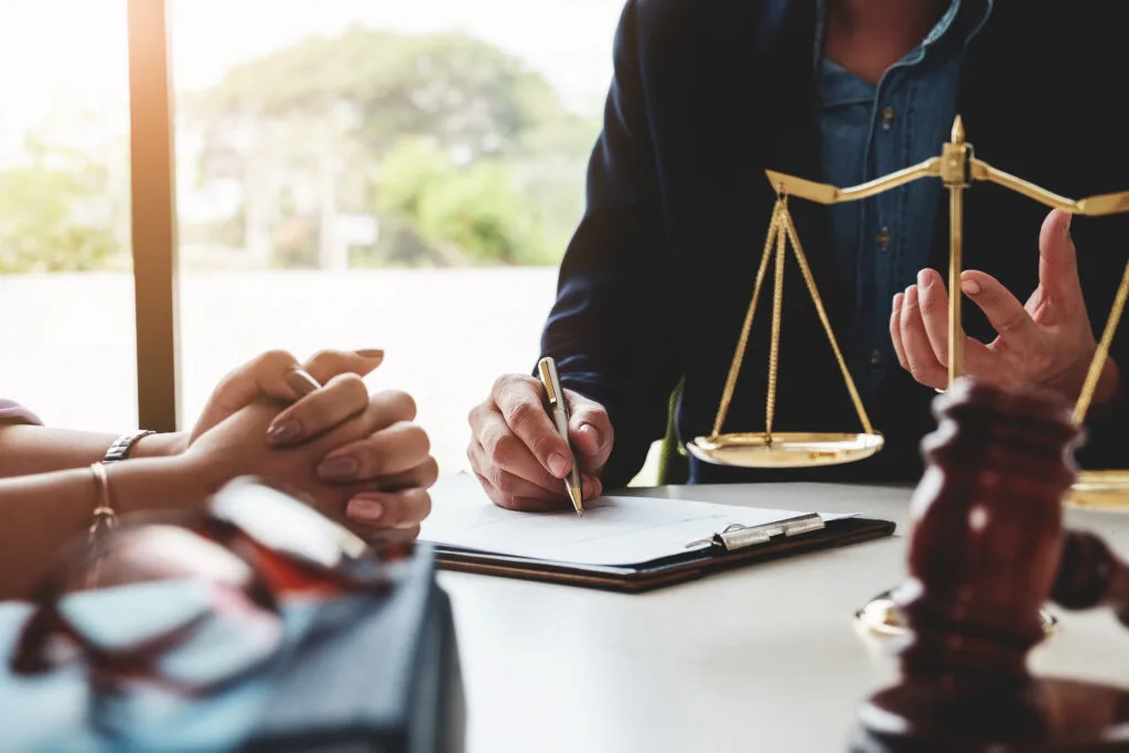 要請律師當法律顧問嗎？法律顧問可以做什麼？怎麼收費？