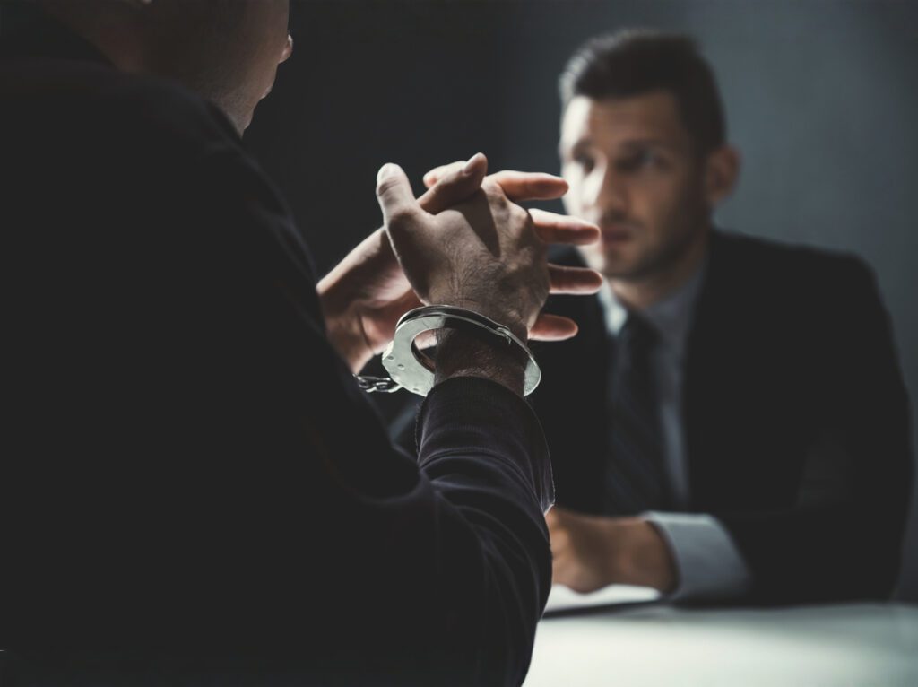 解析 2025 詐騙修法加重詐欺罪、提供帳戶構成洗錢罪！ 哪些情況可能涉及網路業者洗錢？​