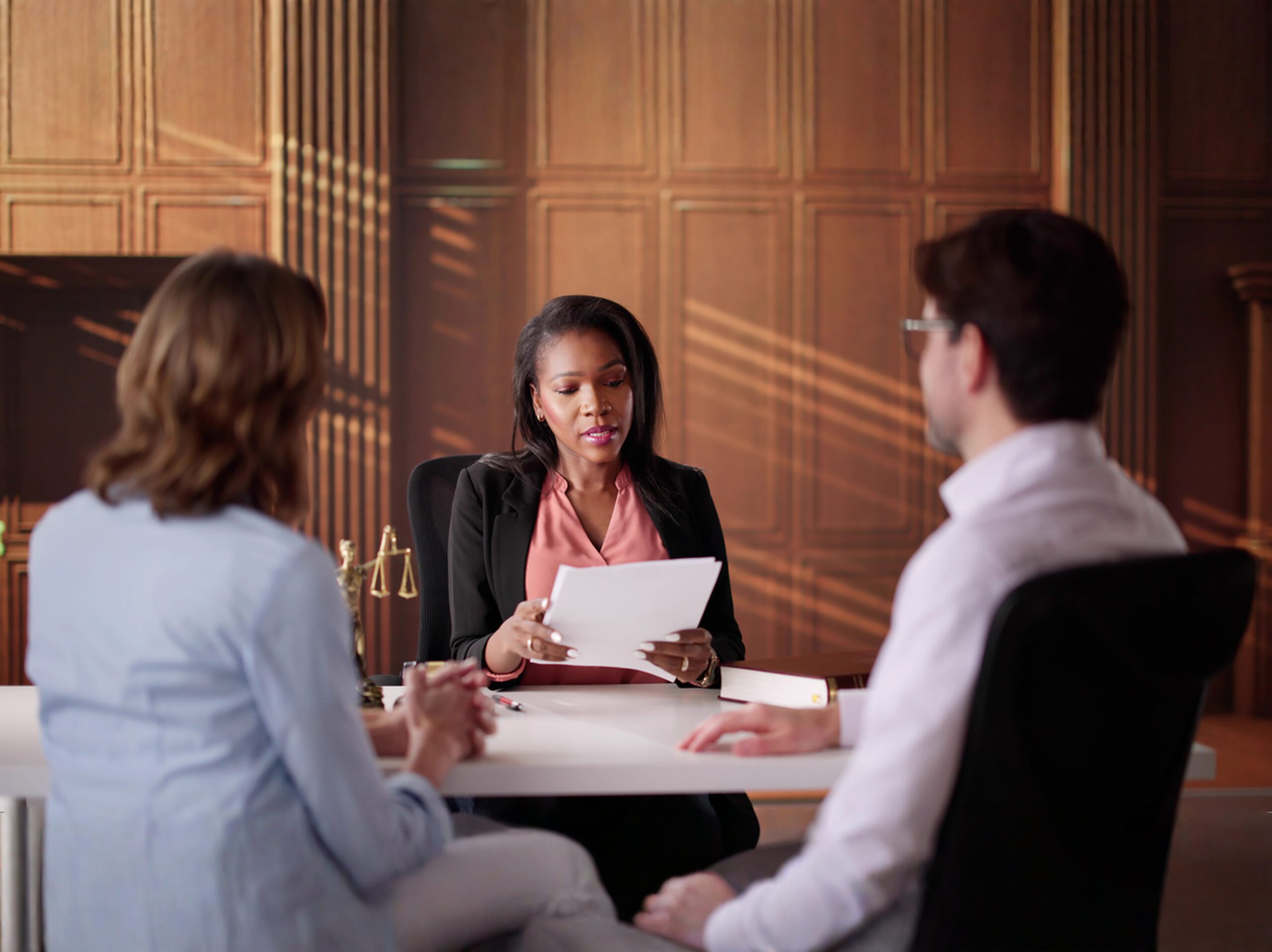 房子登記老婆名下怎麼要回來？離婚取回房產的 5 大關鍵一次看 房子登記在另一半名下怎麼要回來？離婚後主張的 2 種方式​